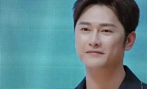 抖音娱乐吃瓜君揭秘：从普通到传奇的爆料之路