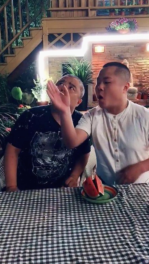 抖音娱乐吃瓜君揭秘：从普通到传奇的爆料之路