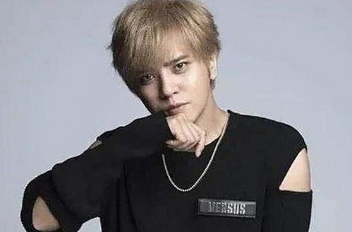 校园黑料曝光：一段令人震惊的调教视频引发轩然大波