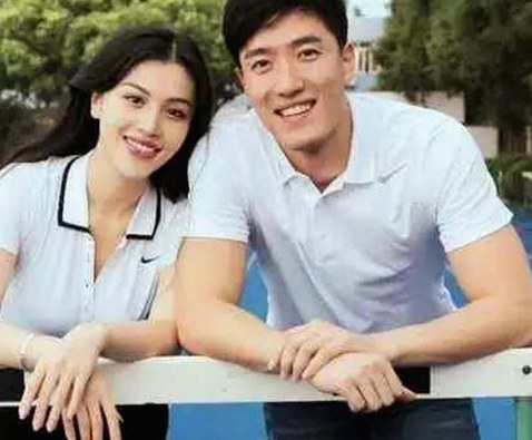 某知名艺人突然宣布退出娱乐圈：背景解读与影响分析