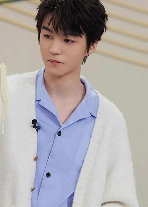 某知名艺人突然宣布退出娱乐圈：背景解读与影响分析