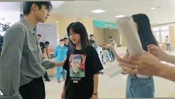 某知名艺人突然宣布退出娱乐圈：背景解读与影响分析