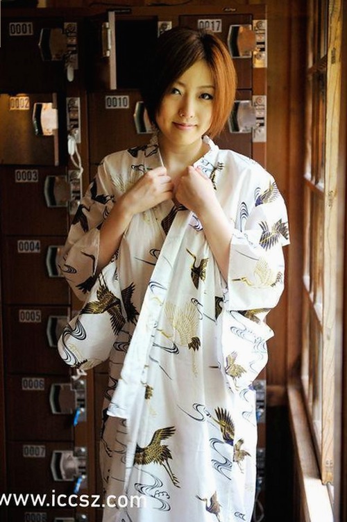 明星李雨彤因拍摄事故退圈，背后原因引发热议